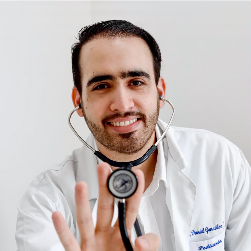 Daniel González, pediatra